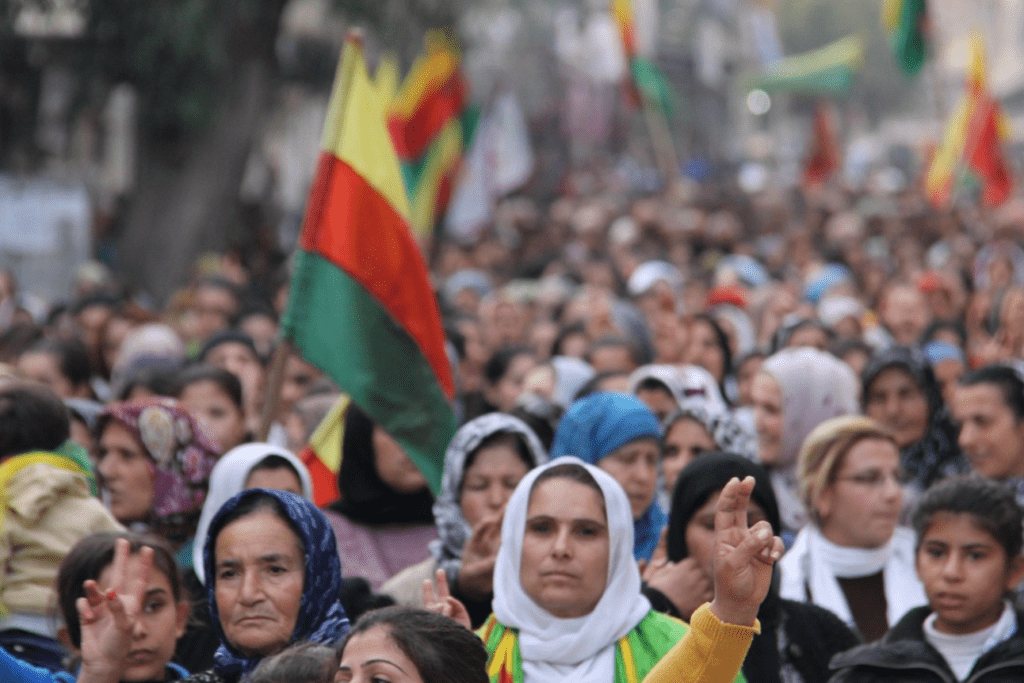 Qu'entend-on par Confédéralisme démocratique? Quelle réalité recouvre ce modèle de gouvernance mis en œuvre au Rojava?