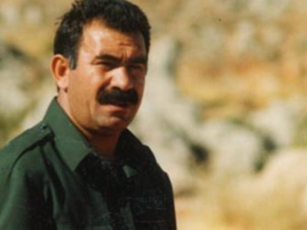 Le 9 octobre marque l'anniversaire du départ forcé du leader kurde Abdullah Öcalan de la Syrie en 1998, qui a conduit à son enlèvement et son emprisonnement sur l'île d'Imrali, en Turquie.