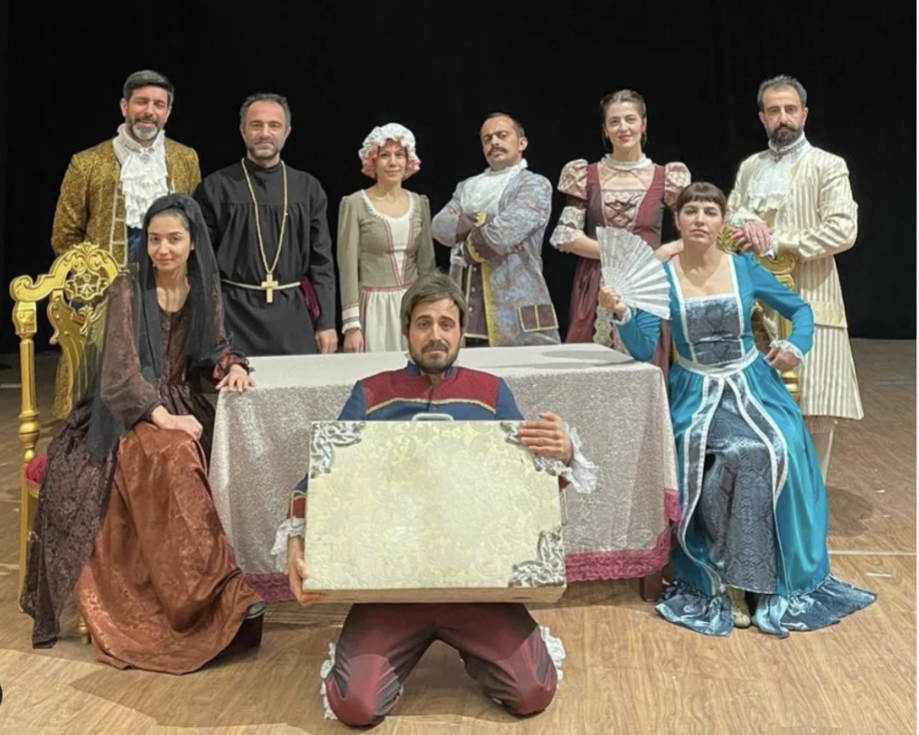 La 3e journée du Festival sera consacrée au théâtre. La troupe Şanoya Bajêr a Amedê interprétera une adaptation en kurde du "Tartuffe"