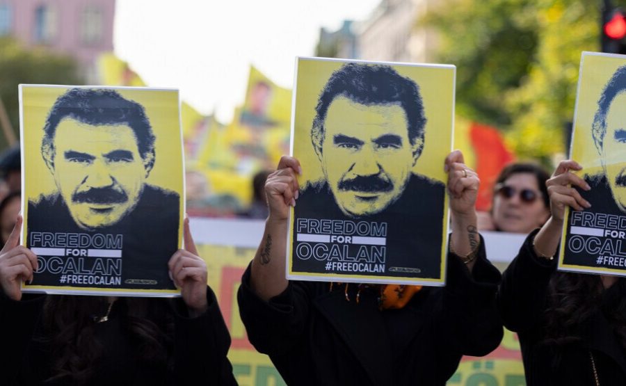 Emprisonné depuis plus de 24 ans dans la prison insulaire d’Imrali, Abdullah Öcalan est détenu au secret depuis maintenant deux ans et demi