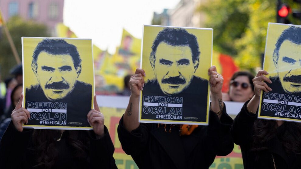 Emprisonné depuis plus de 24 ans dans la prison insulaire d’Imrali, Abdullah Öcalan est détenu au secret depuis maintenant deux ans et demi