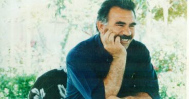 Ce jour, le 15 février, marque une date sombre de l’histoire: Voilà 25 ans que le leader kurde Öcalan est détenu dans l'isolement total