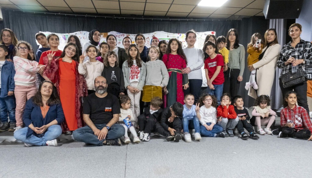 Le festival s’adresse également aux enfants : Des animations leur sont spécialement dédiées dans les locaux du CDK-Paris