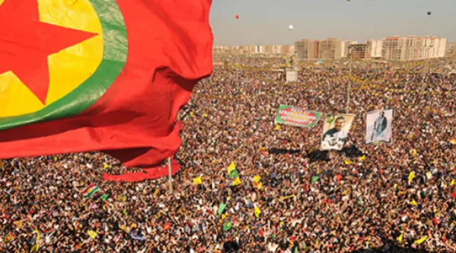 la décision prise par le Parti des Travailleurs du Kurdistan (PKK) de se dissoudre et de mettre un terme à la lutte armée