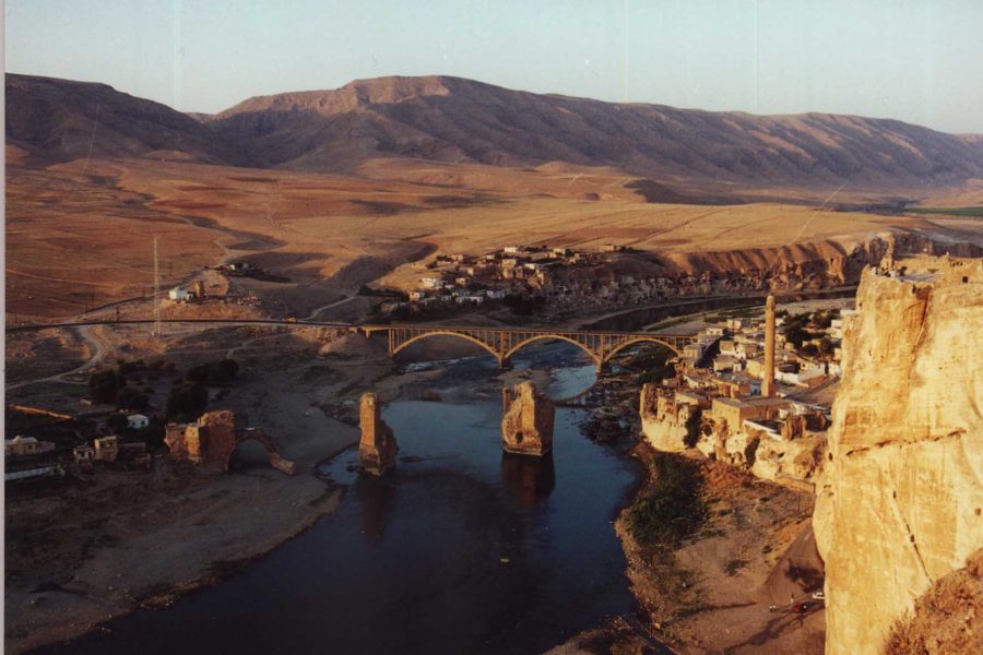 Vue du site antique de Hasankeyf dans la vallée du Tigre